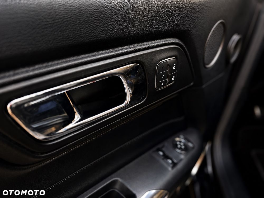 Ford Mustang - 21