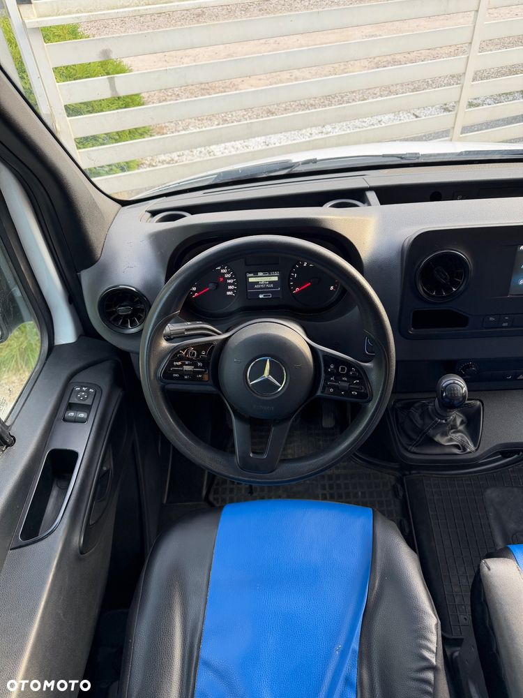 Mercedes-Benz Sprinter - 11