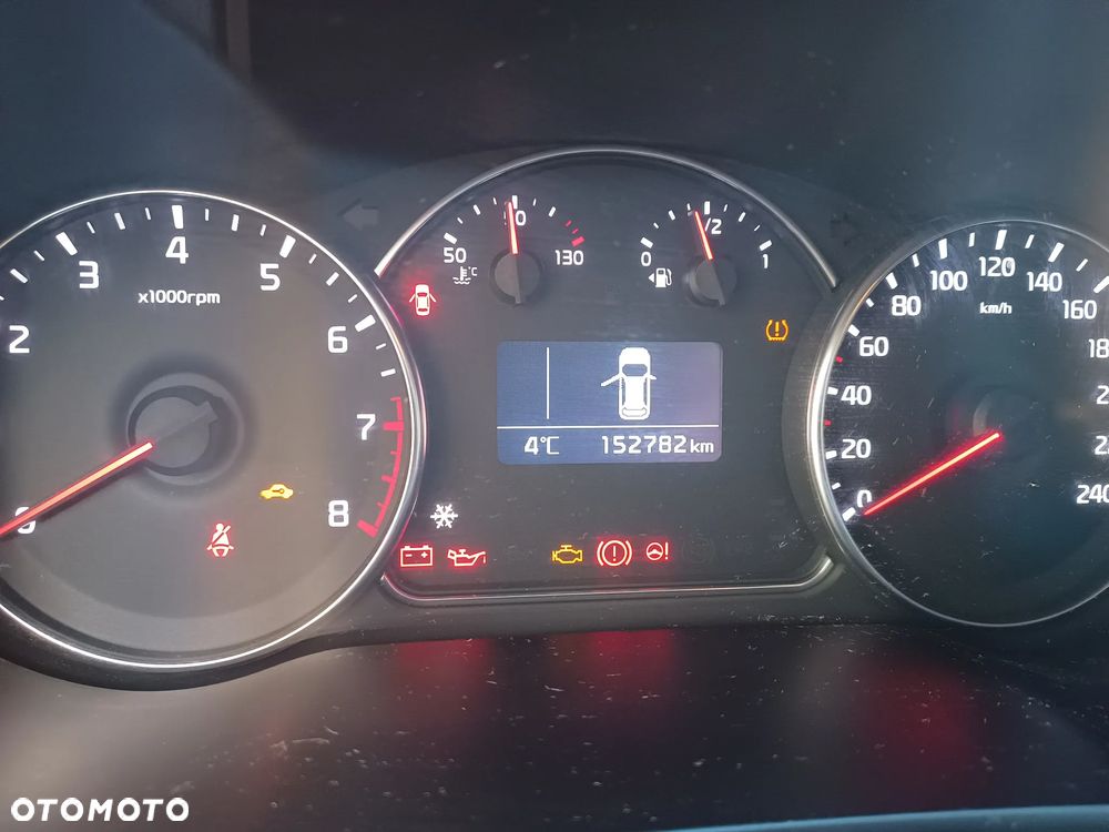 Kia Carens 1.6 GDI Dream Team Edition - 13