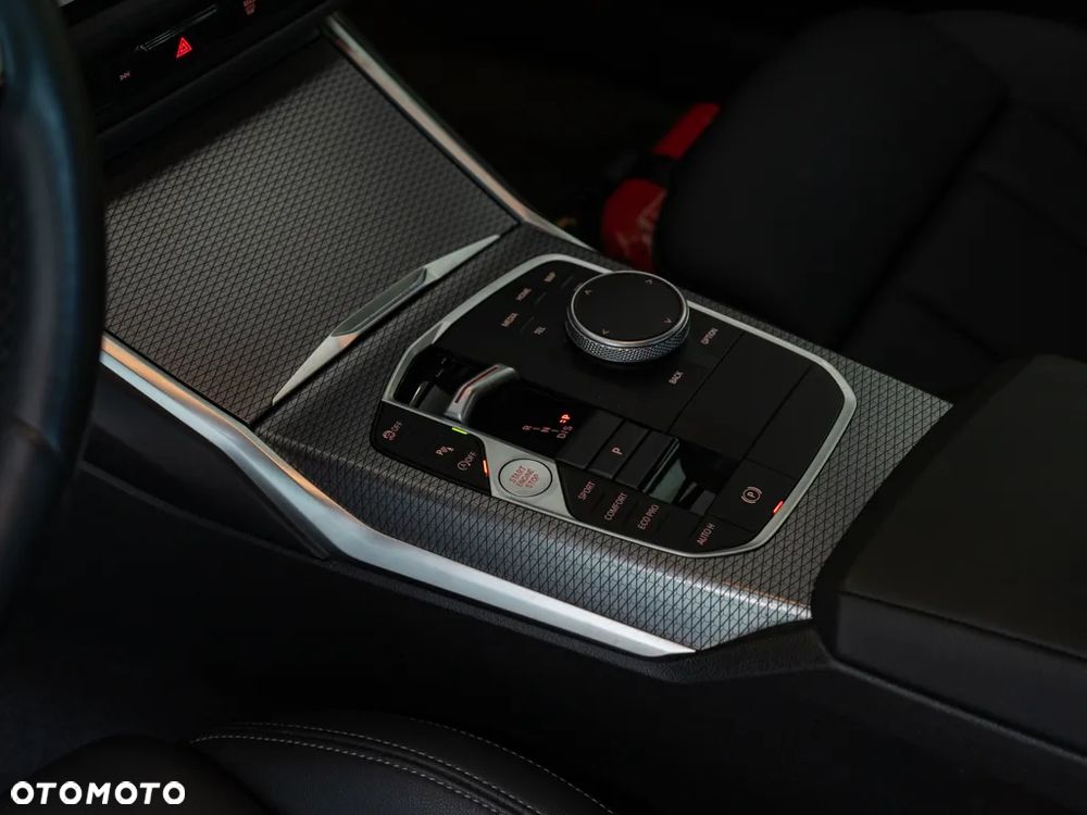 BMW Seria 3 318i - 9