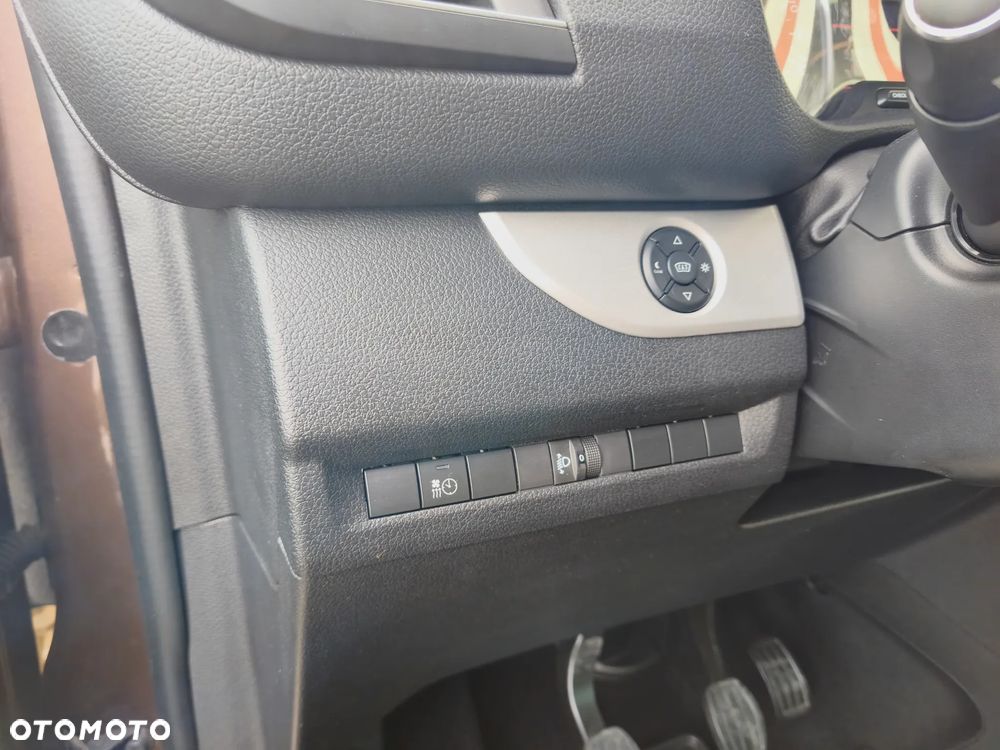 Peugeot Traveller 2.0 BlueHDi Long Business - 23