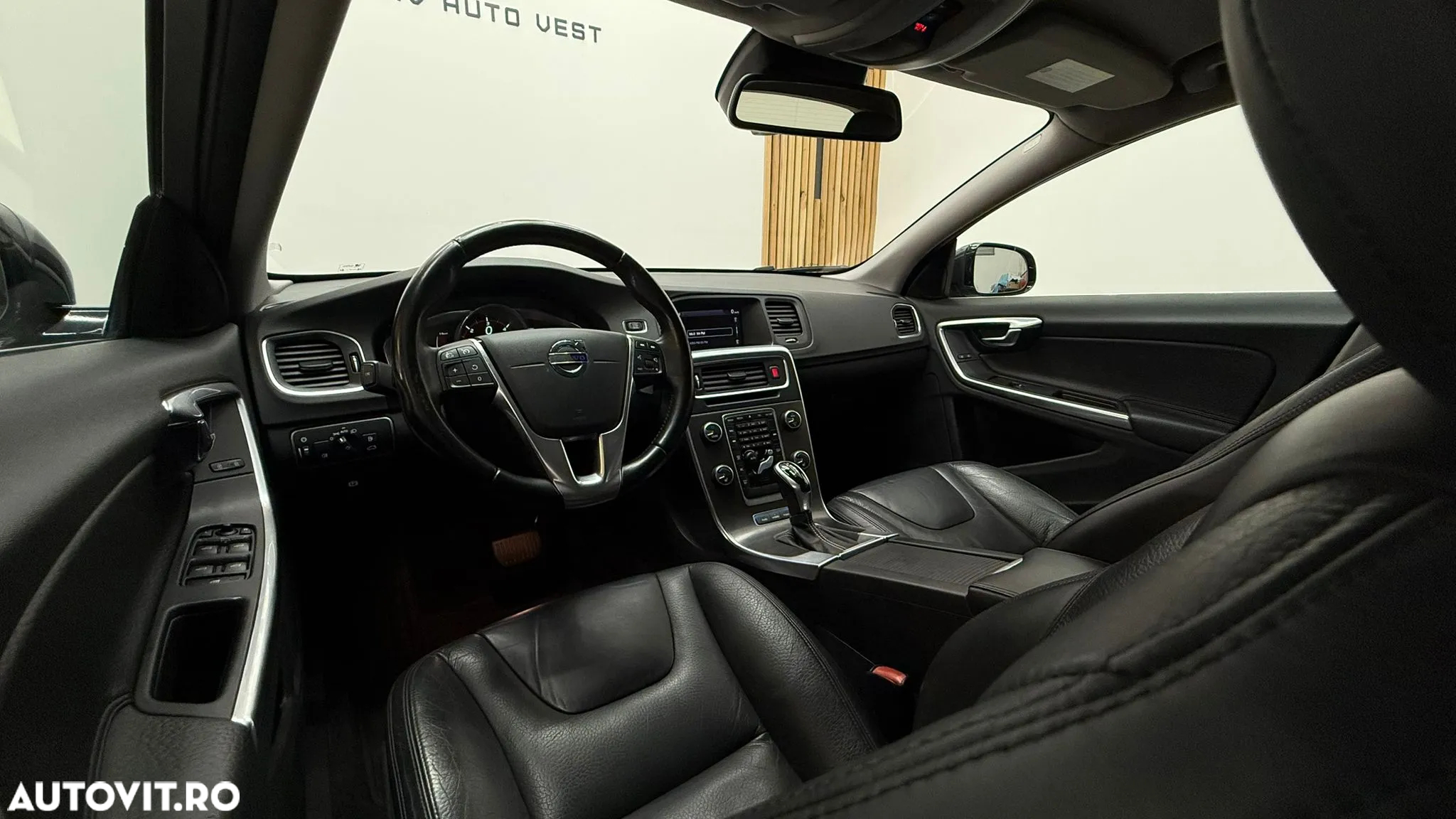 Volvo V60 D6 Plug-In-Hybrid AWD Geartronic Summum - 17