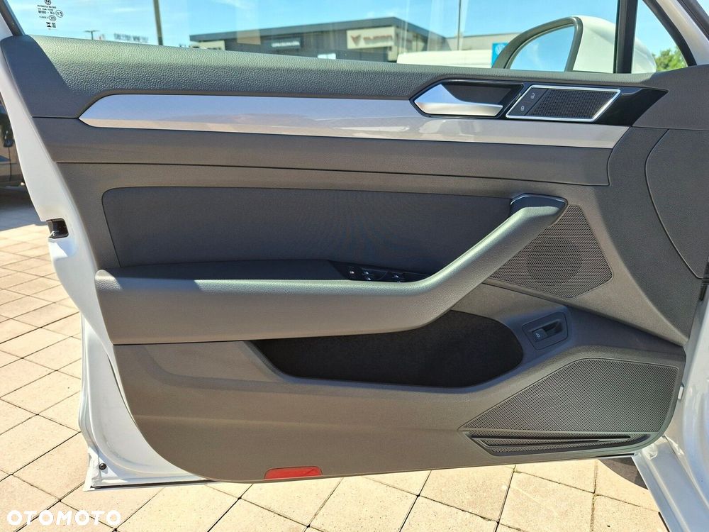 Volkswagen Passat - 10