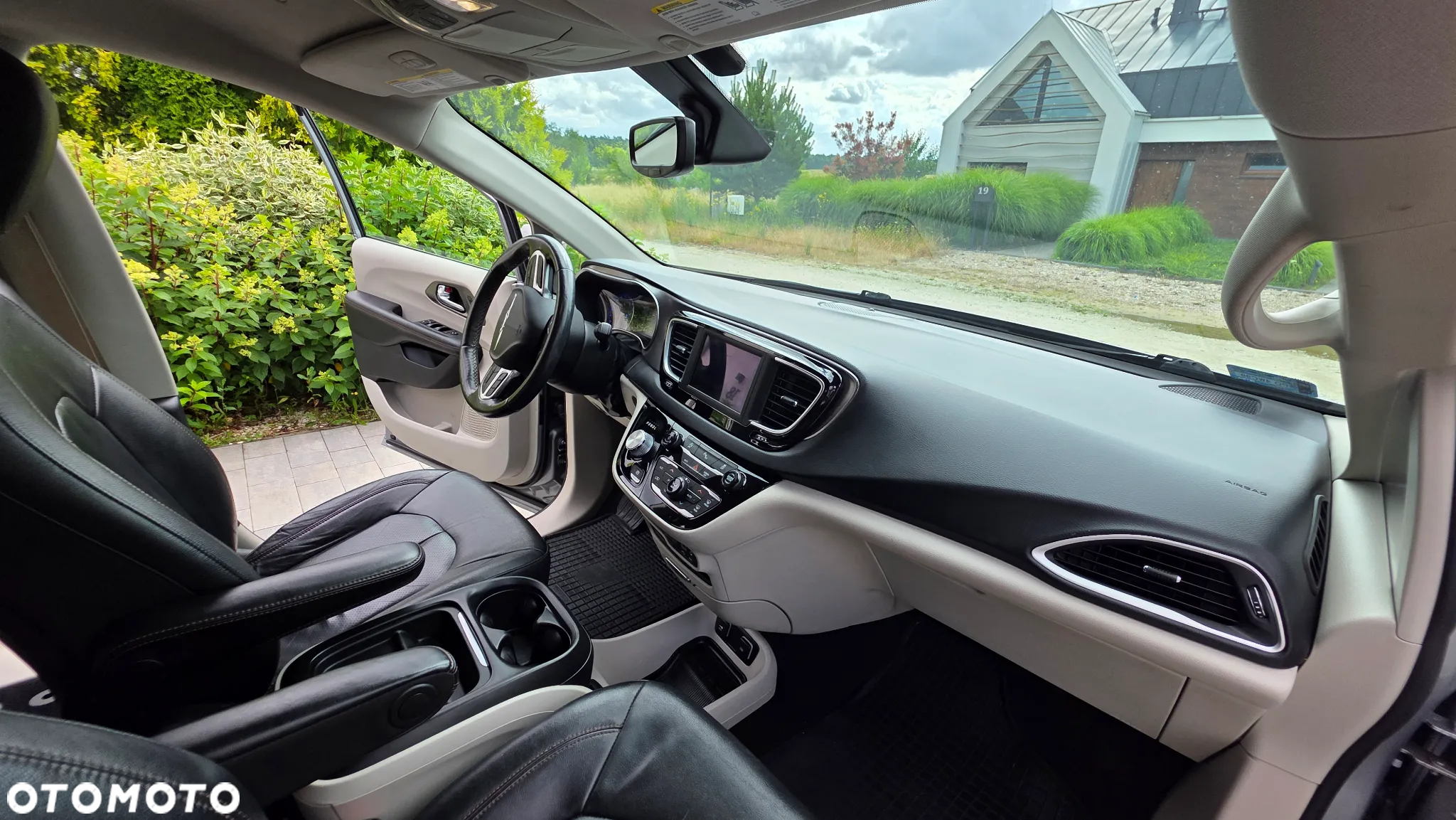 Chrysler Pacifica - 19