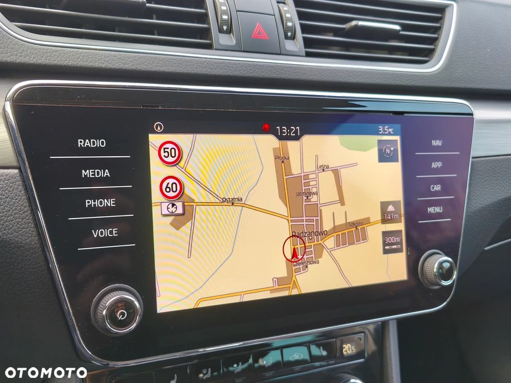 Skoda Superb 2.0 TDI DSG Ambition - 28