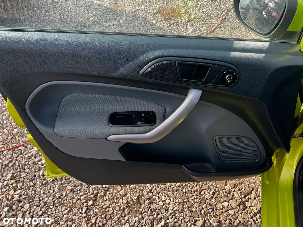 Ford Fiesta 1.25 Ambiente - 22