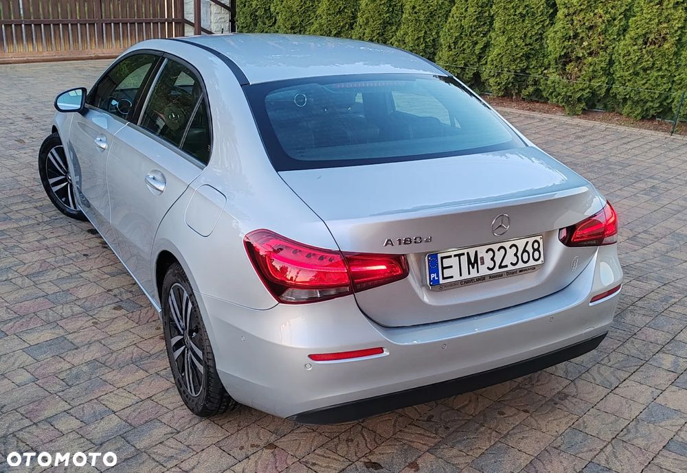Mercedes-Benz Klasa A 180 d Progressive 7G-DCT - 11