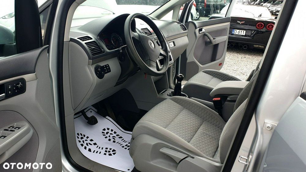 Volkswagen Touran - 20