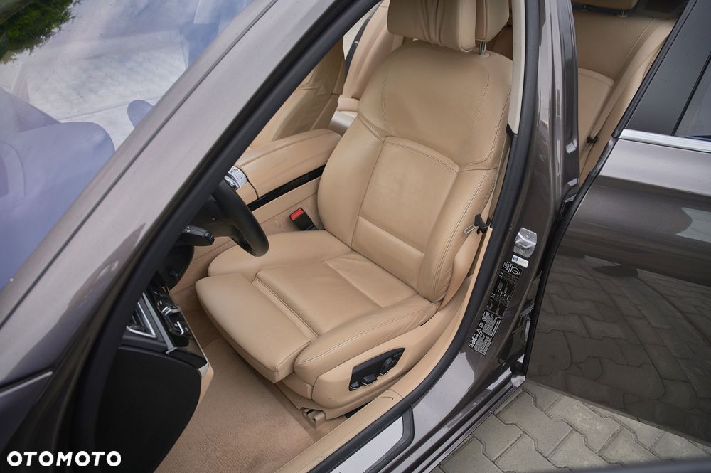 BMW Seria 7 750d xDrive Blue Performance Edition Exclusive - 24