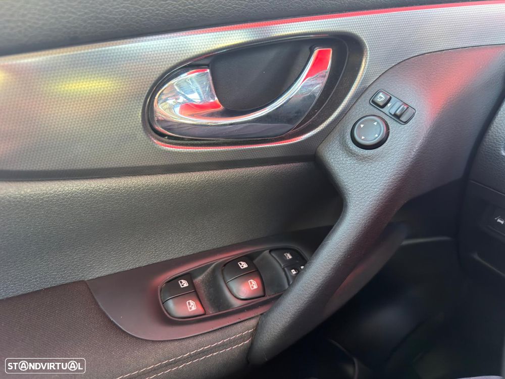 Nissan Qashqai 1.5 dCi N-Connecta J18+Led - 33