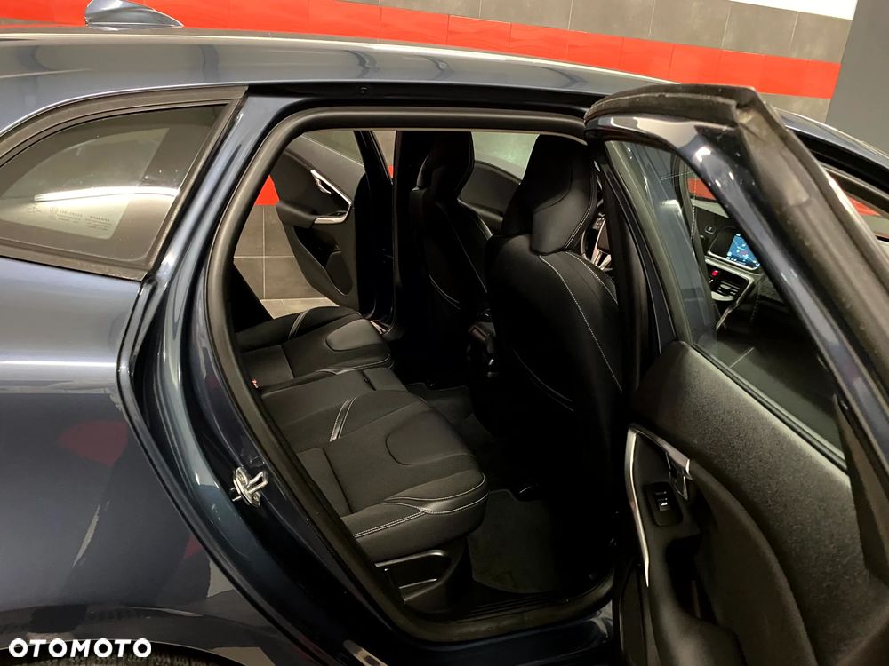 Volvo V40 T2 Drive-E Momentum - 22