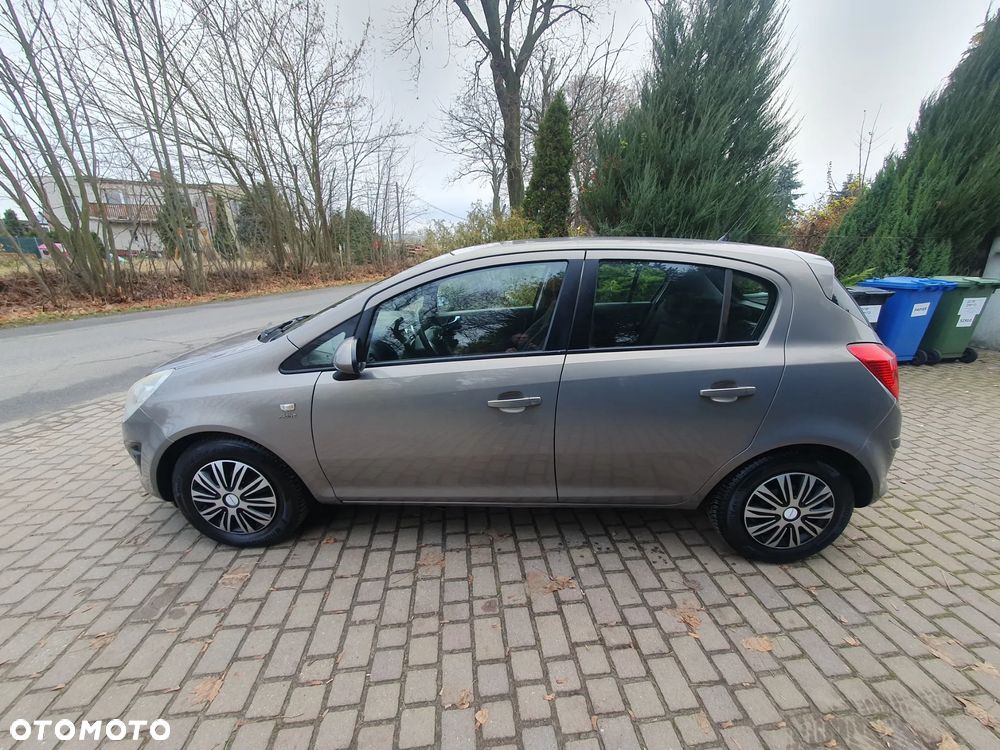 Opel Corsa 1.4 16V Edition - 4