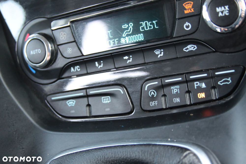 Ford Kuga 2.0 TDCi 2x4 Titanium - 16