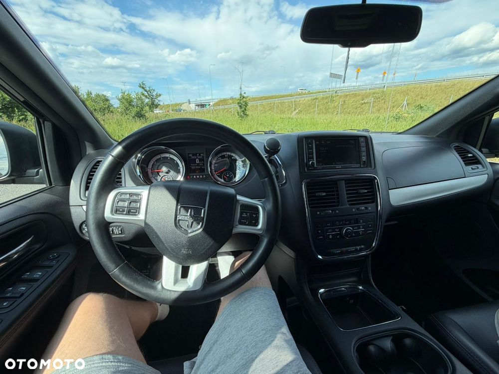 Dodge Grand Caravan 3.6 R/T - 19