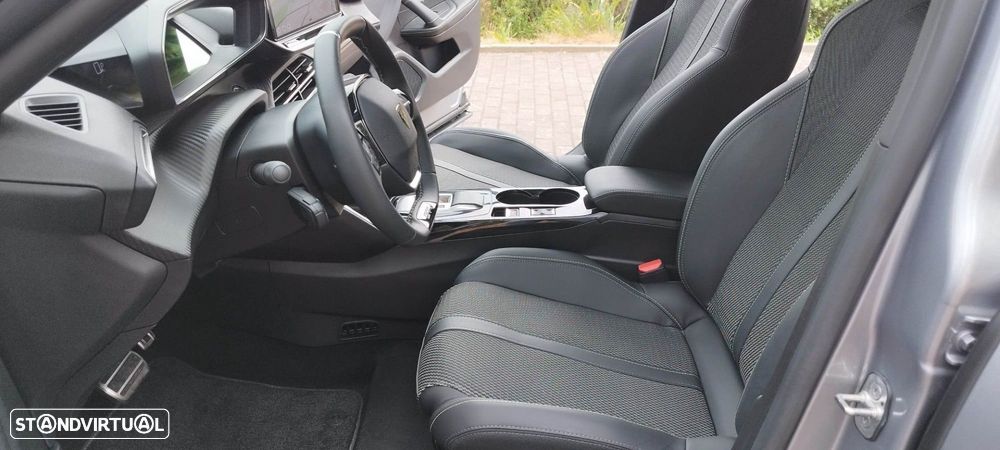 Peugeot e-2008 54 kWh GT - 12