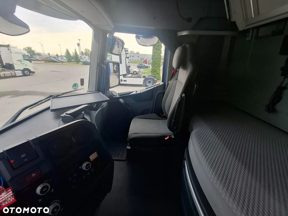 Renault T-HIGH - 10