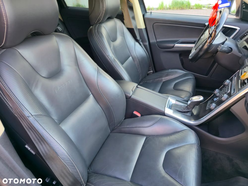 Volvo XC 60 D4 AWD Geartronic RDesign - 13