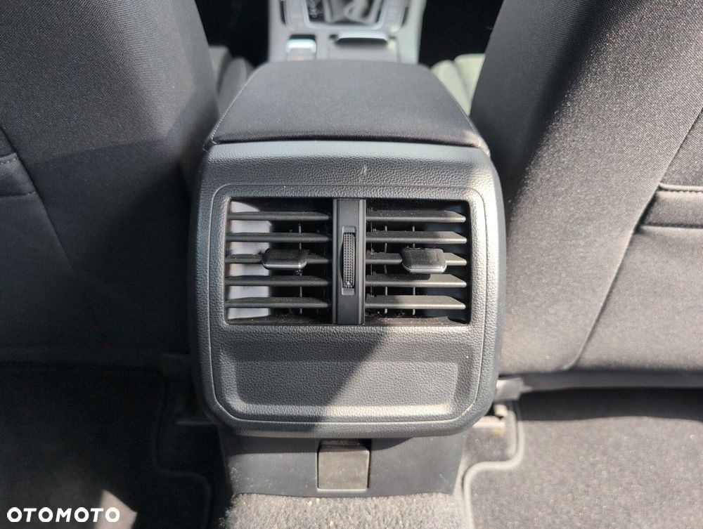 Volkswagen Passat 2.0 TSI Business DSG - 12