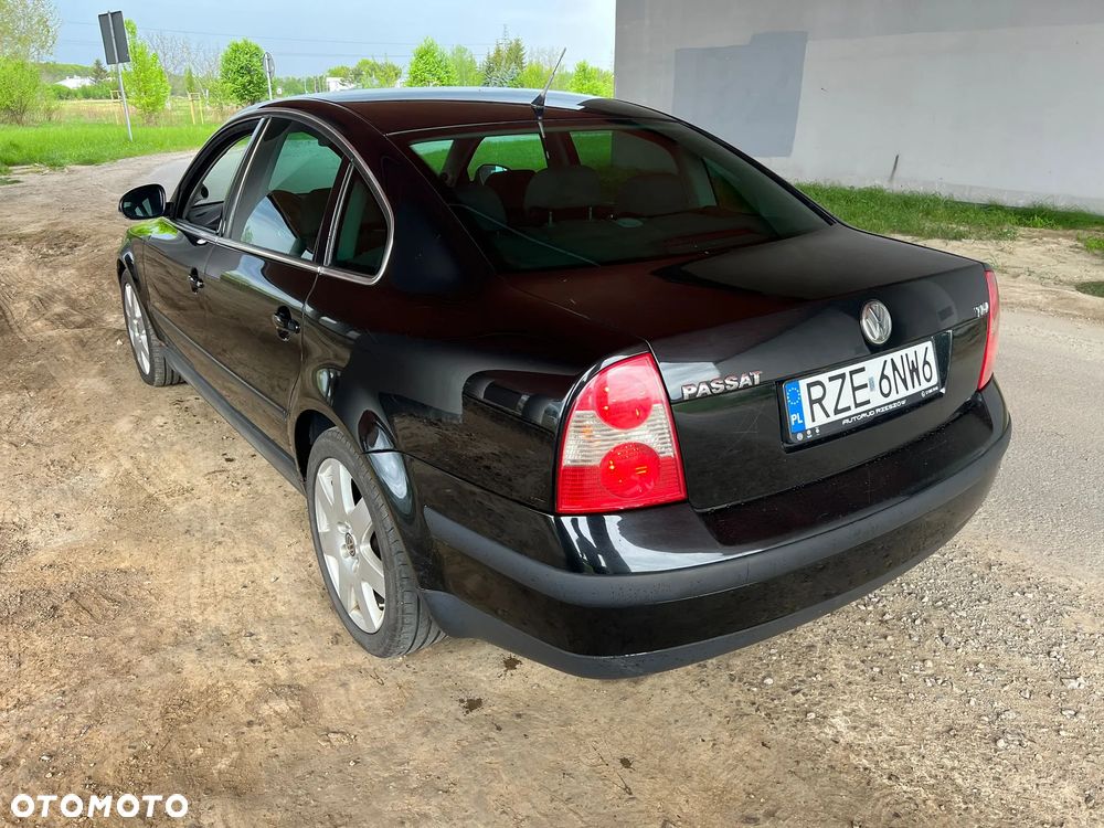Volkswagen Passat 1.9 TDI Highline - 21