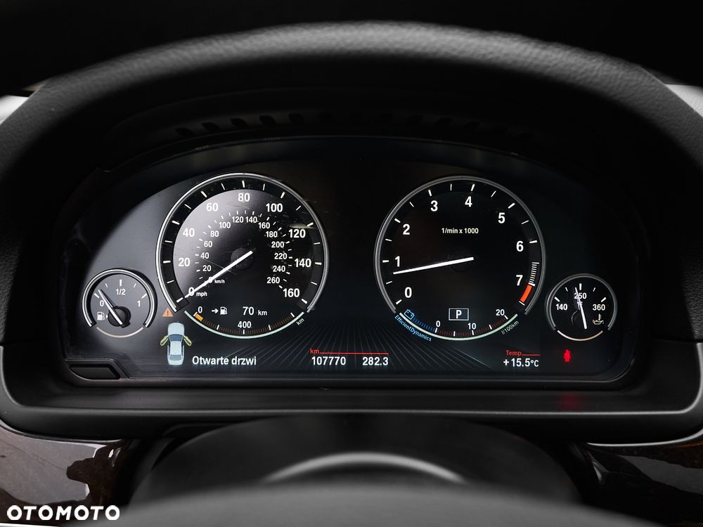 BMW Seria 5 528i xDrive - 32