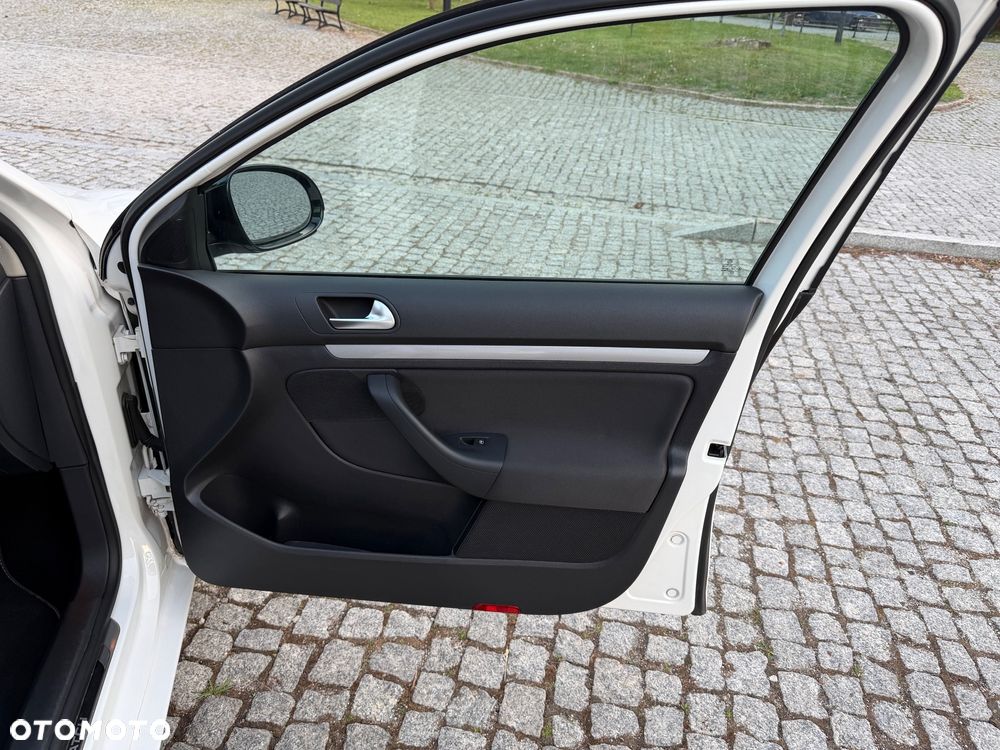 Volkswagen Golf 1.6 TDI DPF MATCH - 25