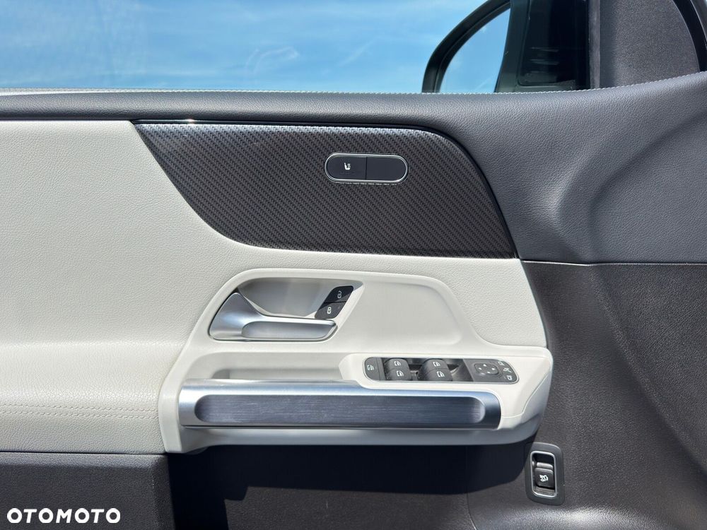 Mercedes-Benz GLB 200 d AMG Line 8G-DCT - 12
