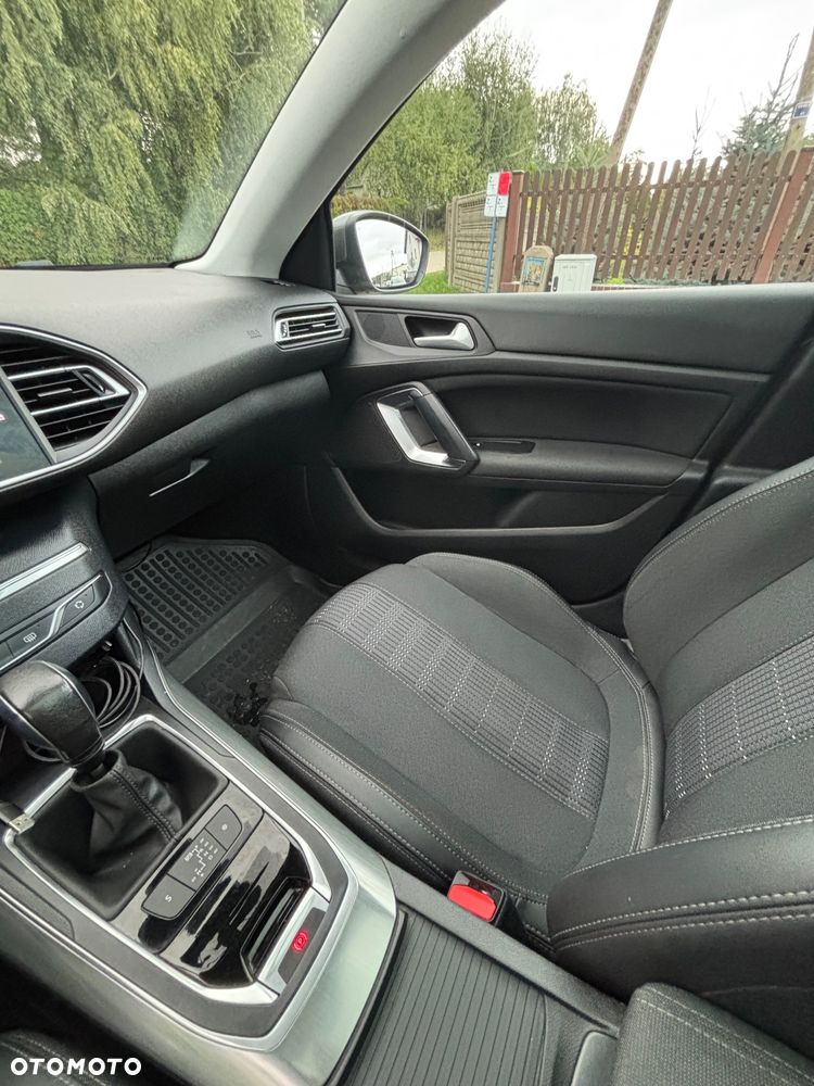 Peugeot 308 1.2 PureTech Active S&S EAT6 - 8