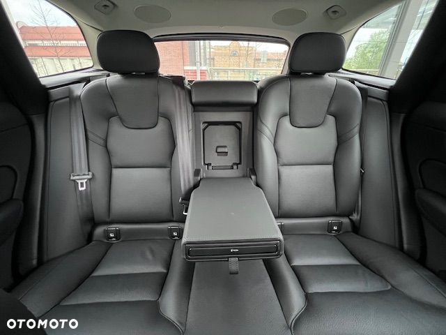 Volvo XC 60 B4 B Plus Dark - 11