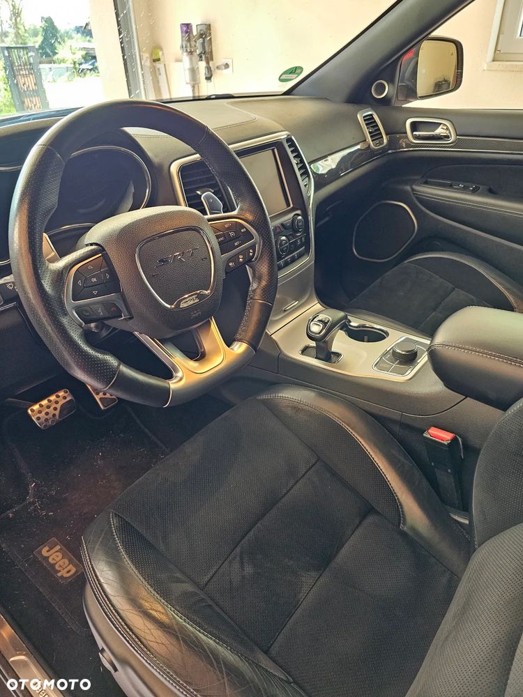 Jeep Grand Cherokee - 19