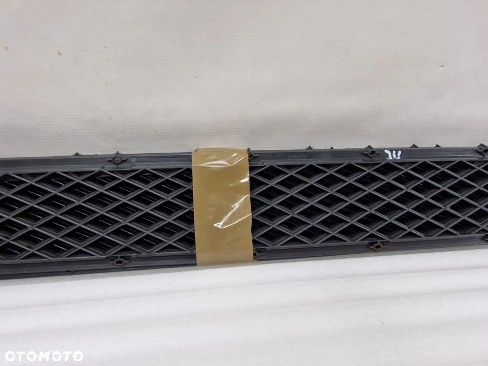 FIAT DUCATO / CITROEN JUMPER / PEUGEOT BOXER 06- KRATKA ŚRODKOWA ZDERZAKA PRZEDNIEGO , NR DIS1307987070 , NR AUKCJI K162 - 9