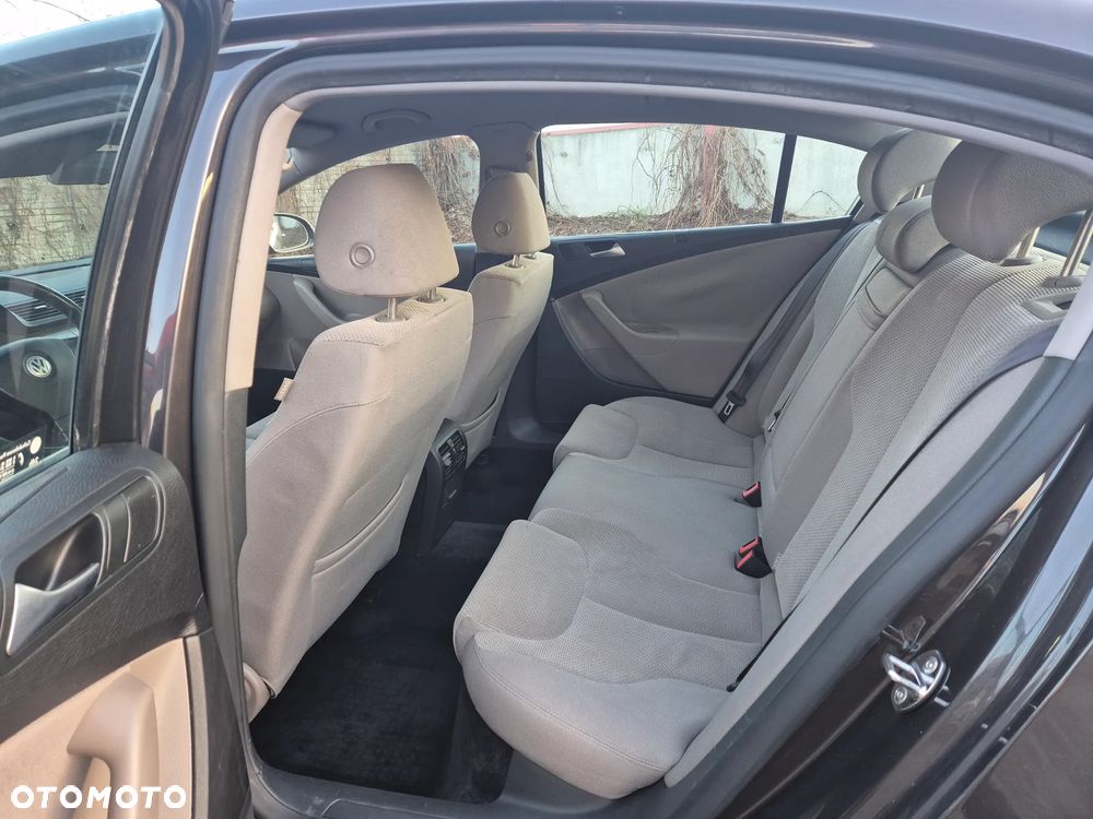 Volkswagen Passat 2.0 TDI DPF Highline - 10