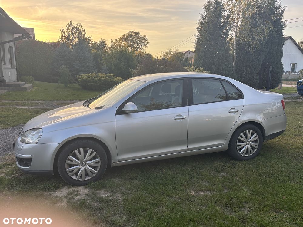 Volkswagen Jetta - 2