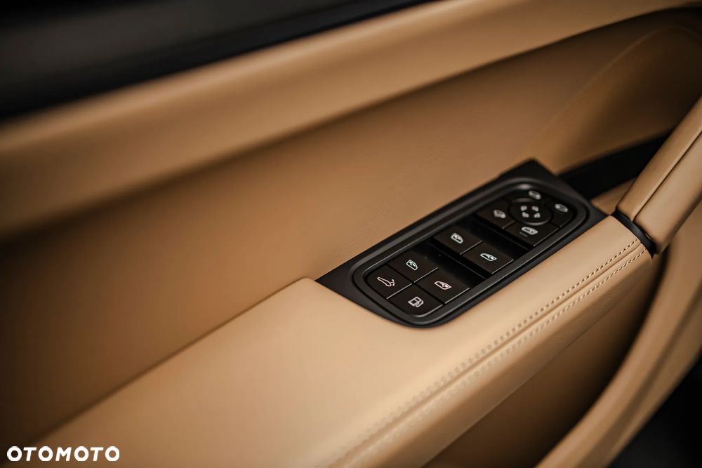 Porsche Cayenne E-Hybrid PHEV Black Edition - 13