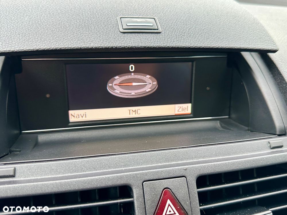 Mercedes-Benz Klasa C 180 BlueEFFICIENCY Avantgarde - 27