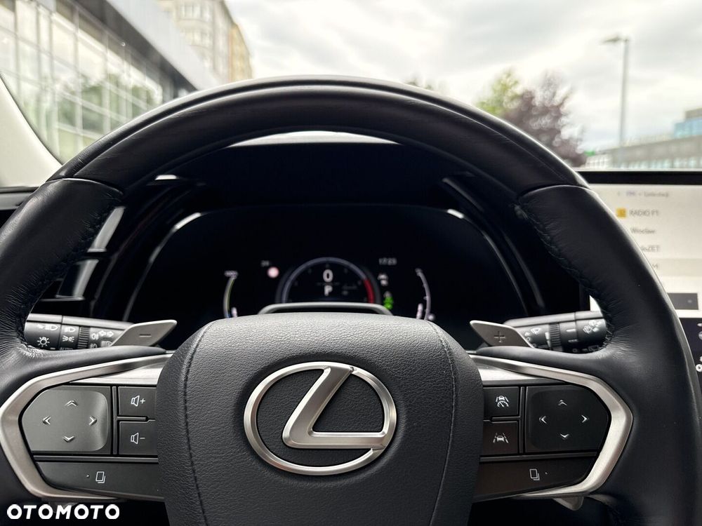 Lexus RX 450h+ Omotenashi - 16