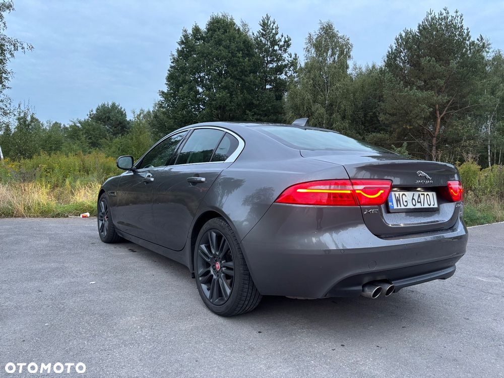 Jaguar XE 2.0 D Prestige - 12