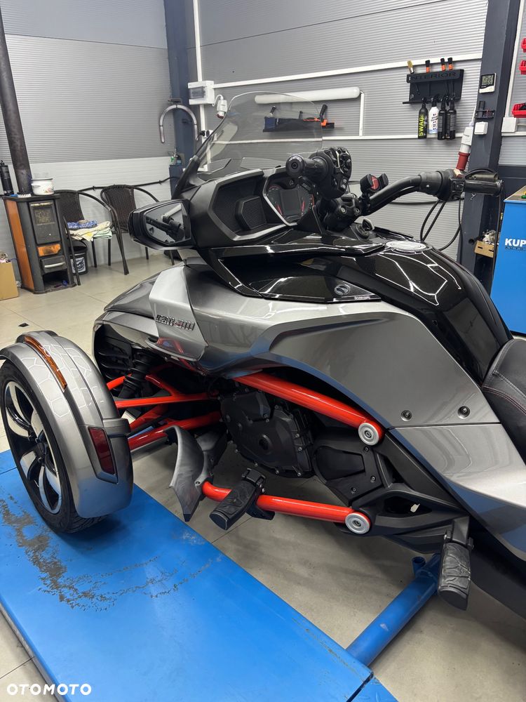 Can-Am Spyder - 12