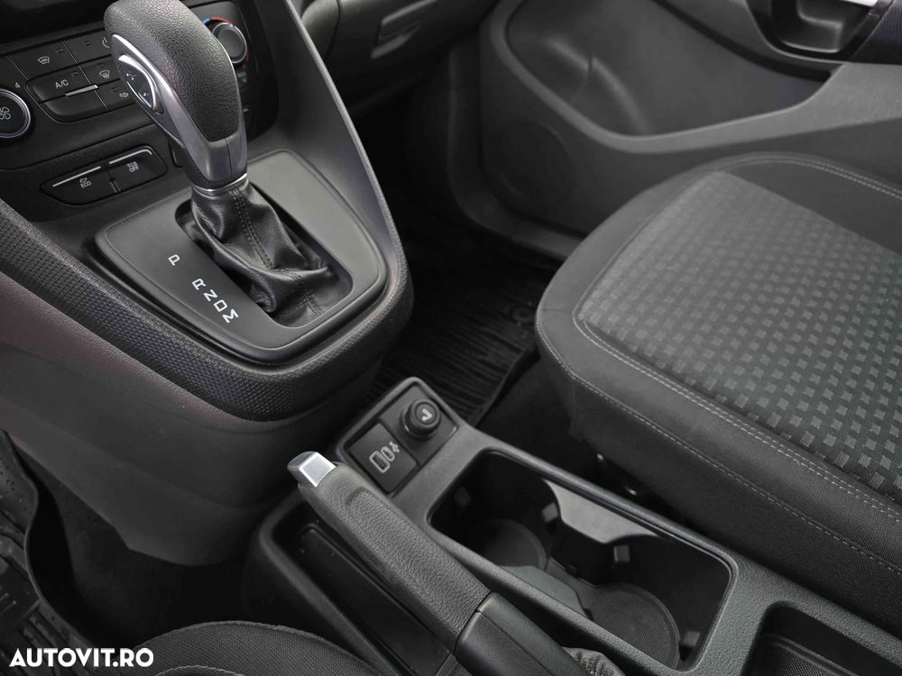 Ford Transit Connect - 13