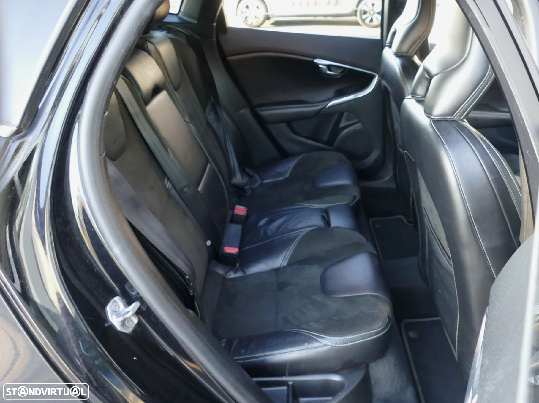 Volvo V40 2.0 D2 R-Design Momentum - 31