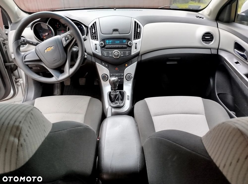 Chevrolet Cruze 1.6 LS - 9