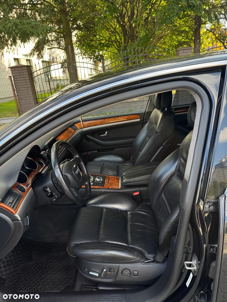 Audi A8 4.2 Quattro - 9