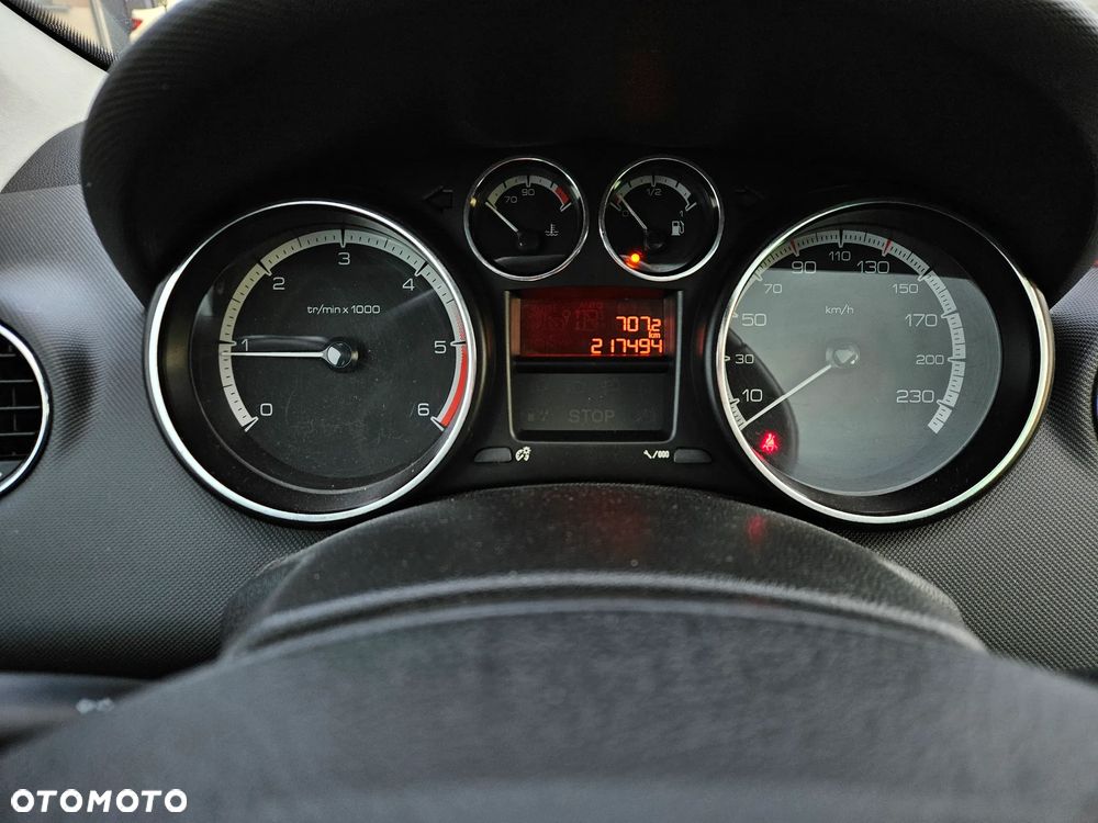 Peugeot 308 HDi FAP 140 Family - 23