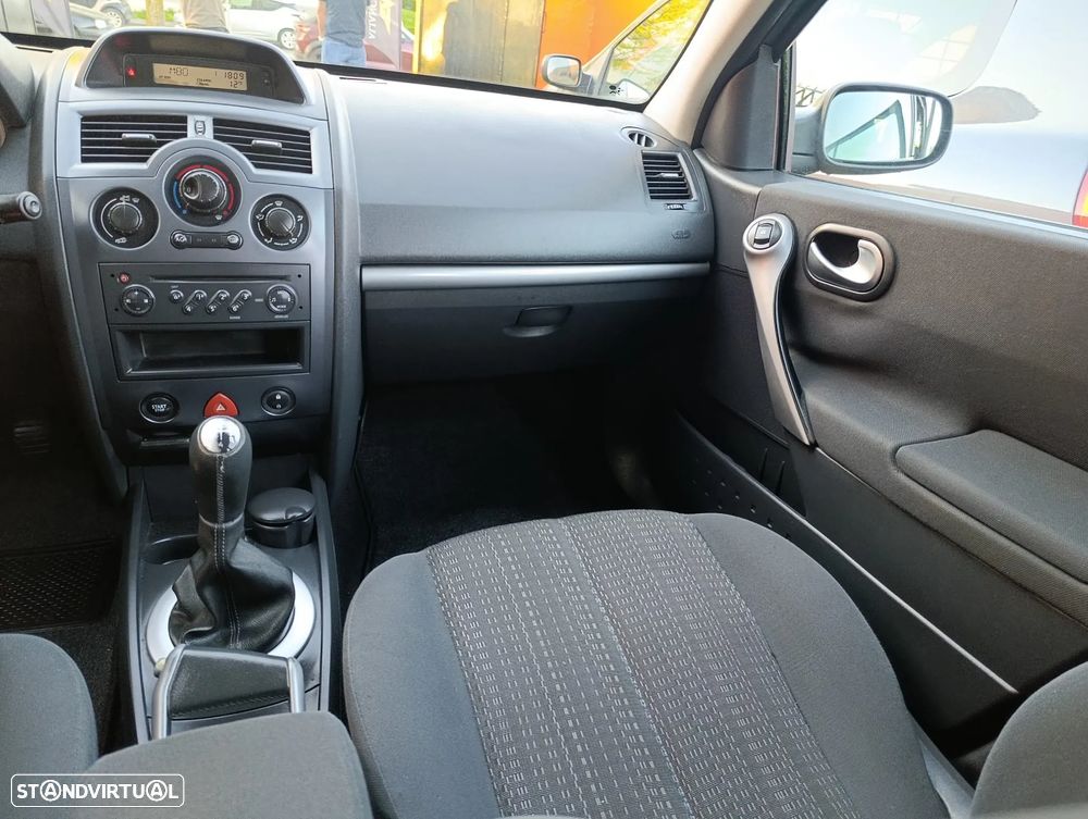 Renault Mégane Break 1.5 dCi Dynamique S - 8