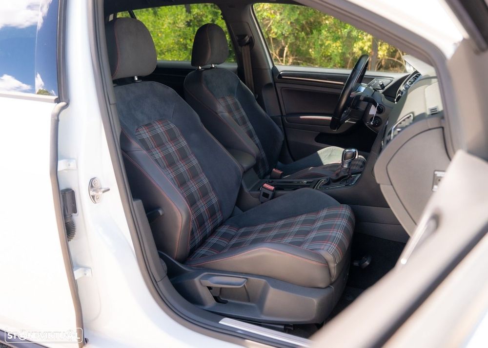 VW Golf 2.0 TSi GTi DSG Performance - 28