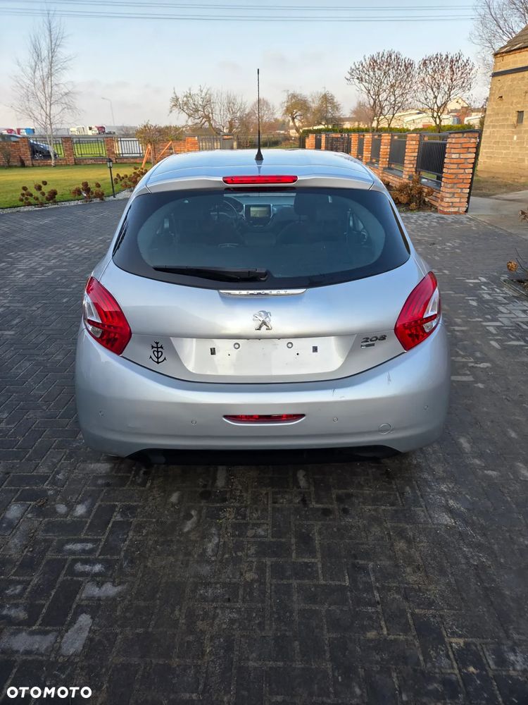 Peugeot 208 - 14