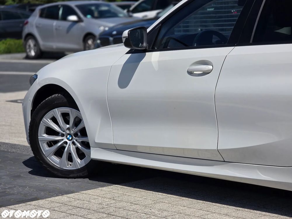 BMW Seria 3 318i Sport - 17