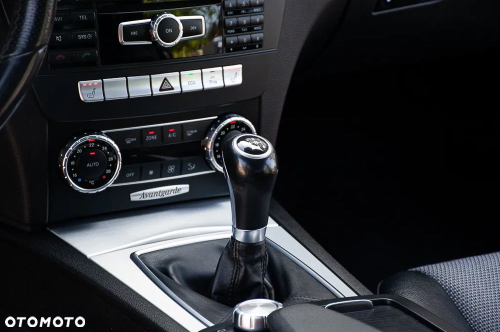 Mercedes-Benz Klasa C 180 T BlueEFFICIENCY Avantgarde - 32