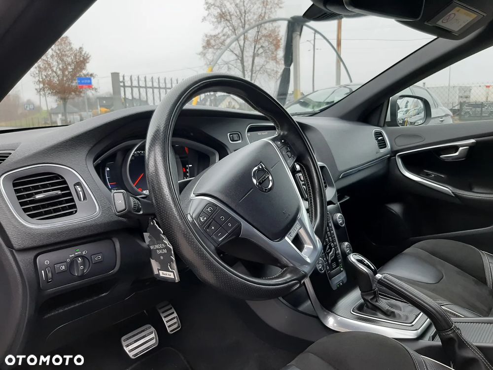 Volvo V40 D3 Geartronic RDesign - 24