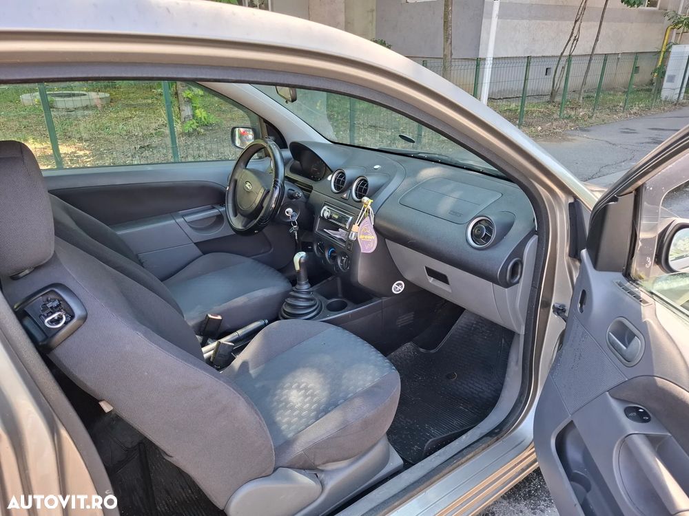 Ford Fiesta 1.3i Ambiente - 6