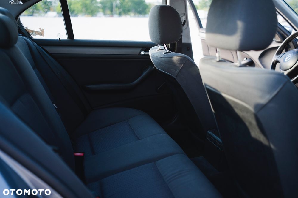 BMW Seria 3 318i - 13